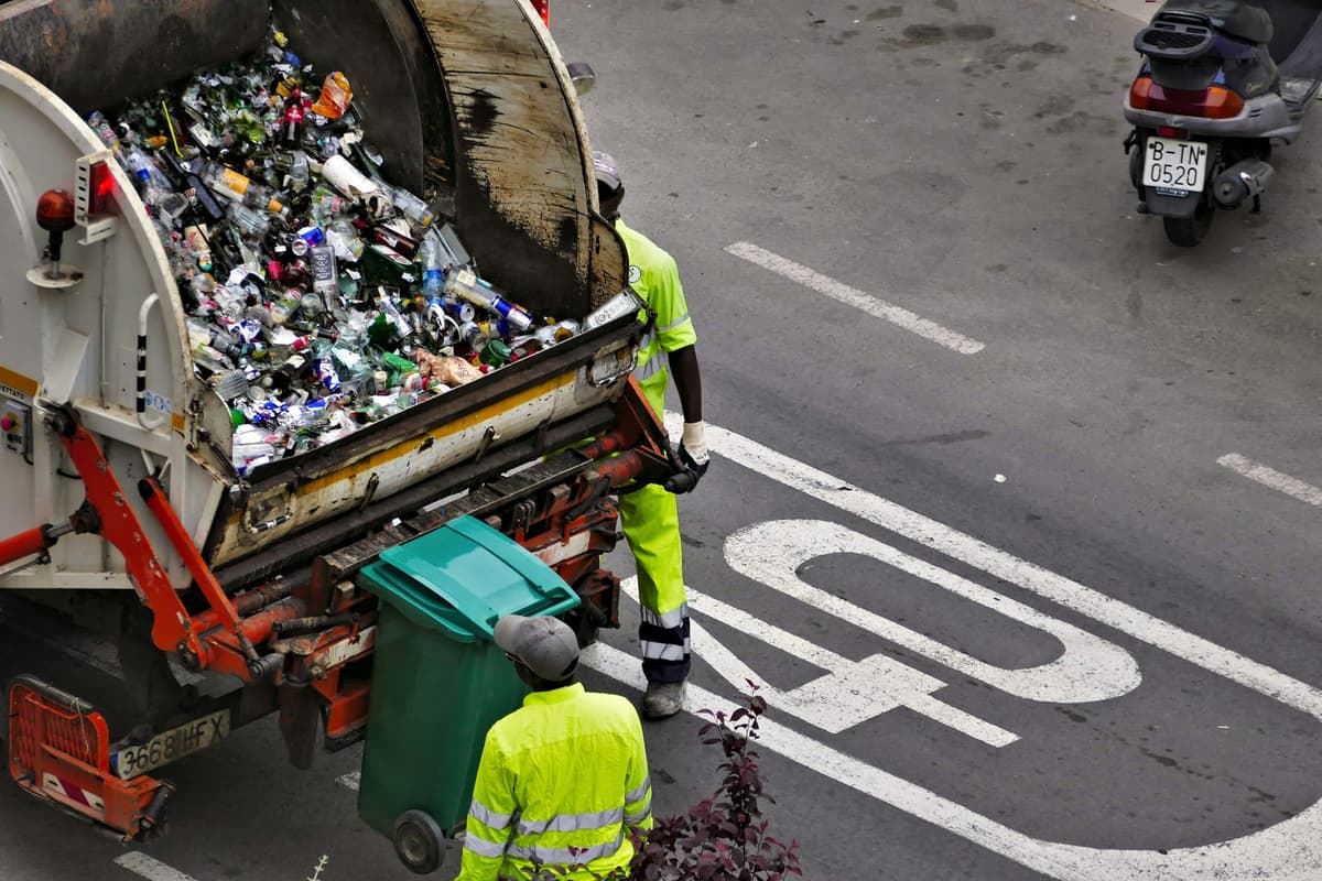 AI Consultation: A Virtual Operations Manager for Municipal Waste